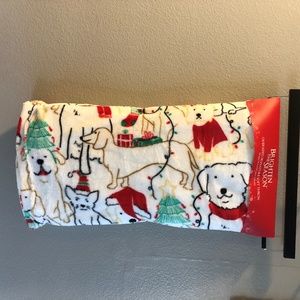 NWT Christmas Fleece throw with Doggies! 50x70"